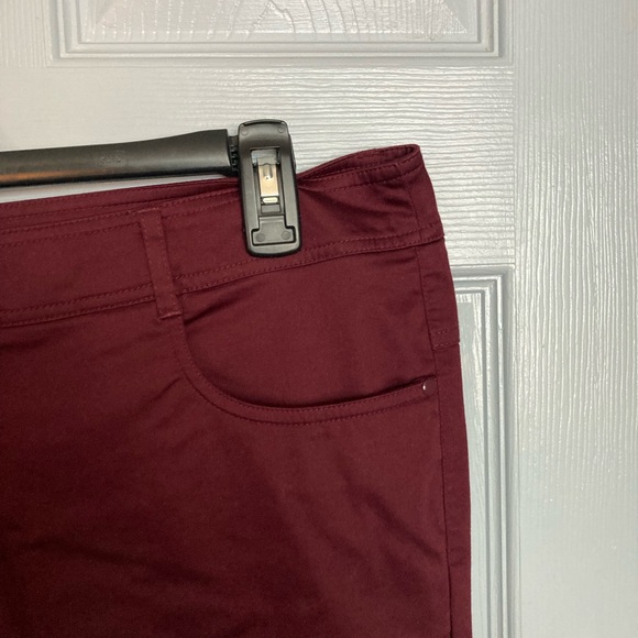 H & M women’s slim leg, red pants size 10 - Picture 3 of 10